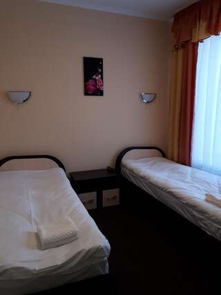 Отель Орхідея Romny Двухместный номер с 2 отдельными кроватями и душем-4